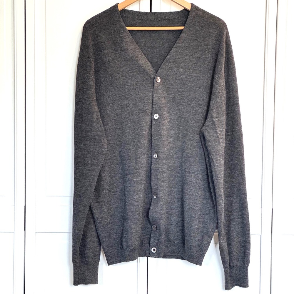 100% Wool‎ V-Neck Cardigan Sweater Charcoal Gray Made in England Cozy Fall